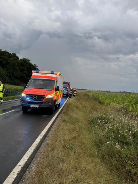 Einsatzzug, vorne dran der RTW