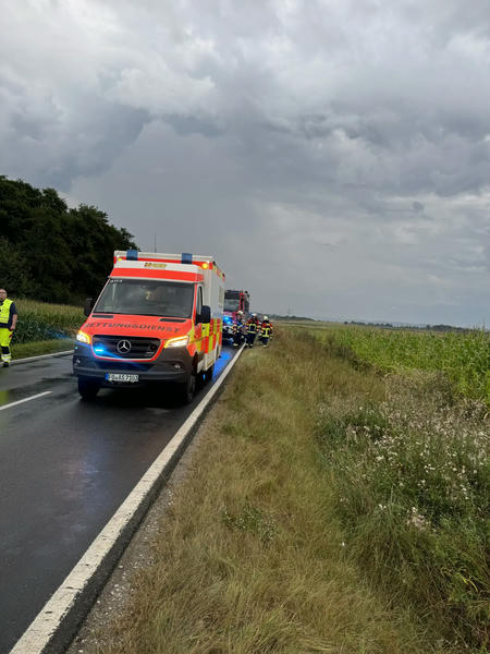 Einsatzzug, vorne dran der RTW