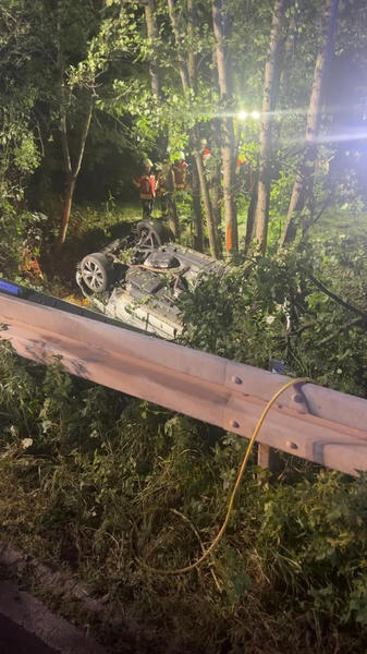 Das verunfallte Auto im Graben