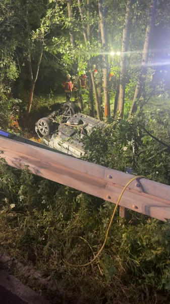 Das verunfallte Auto im Graben